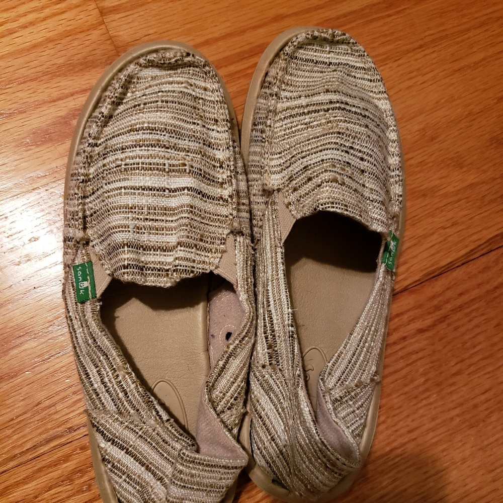 Sanuk slip ons